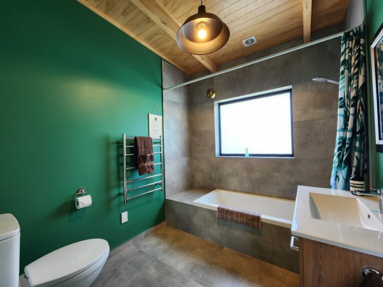 Hahei Hideout Retreat Bathtub