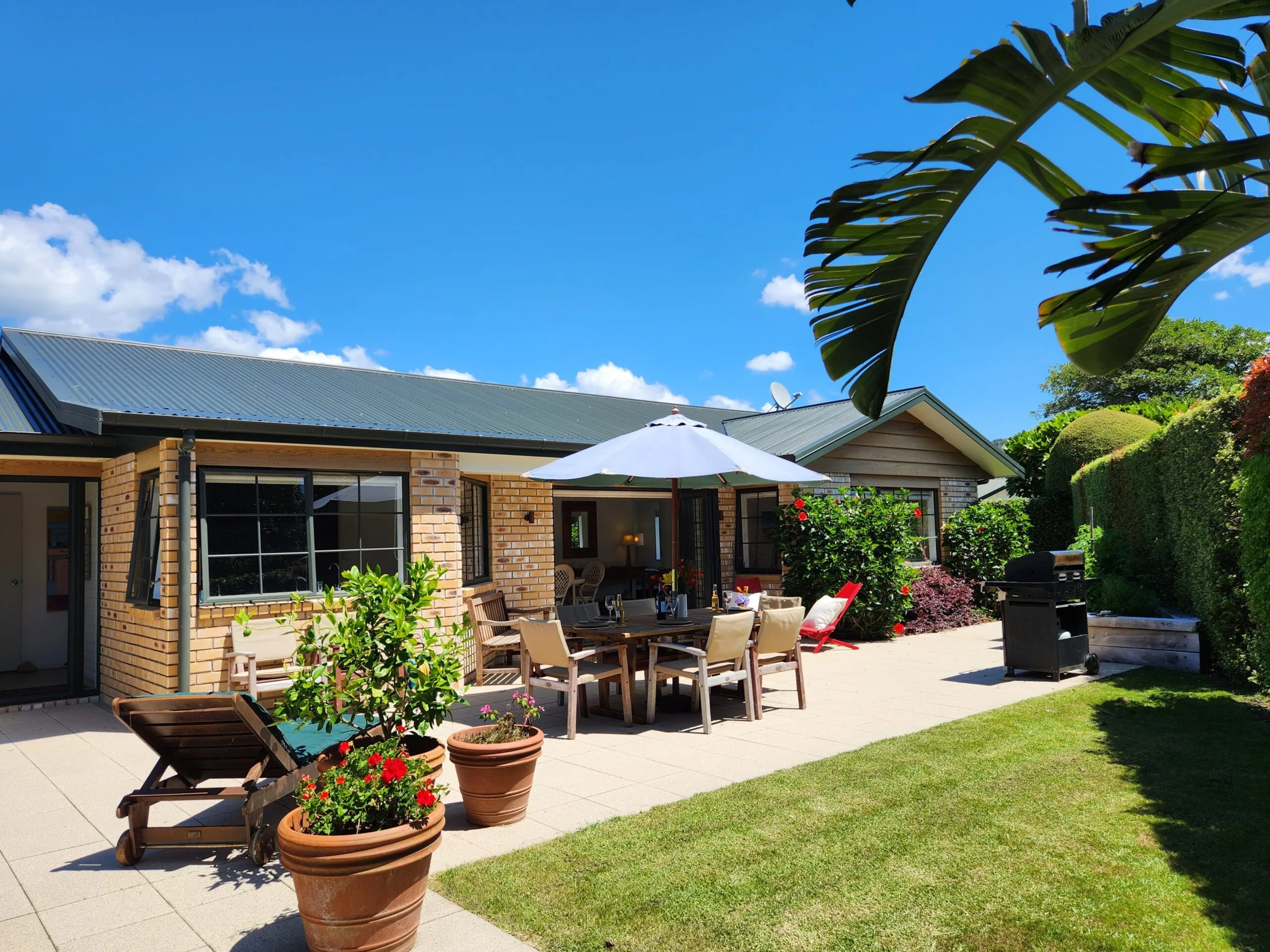 hahei garden sanctuary outdoor deck